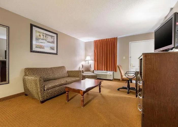 Clarion Inn&Suites Lancaster