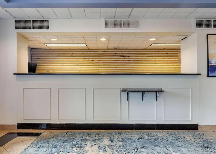 Clarion Inn & Suites Lancaster